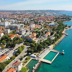 & Kolovare 3, Gostinjska kuća
